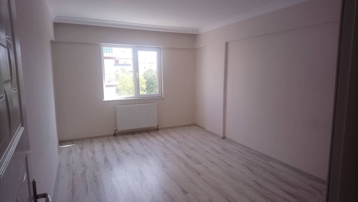 KEMAX EMLAK'TAN MERKEZDE SATIKADINDA KİLERLİ 3+1 DAİRE