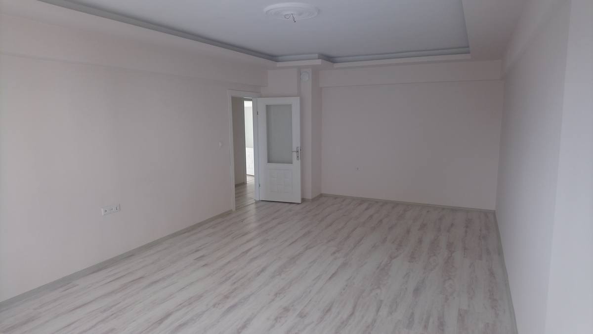 KEMAX EMLAK'TAN MERKEZDE SATIKADINDA KİLERLİ 3+1 DAİRE