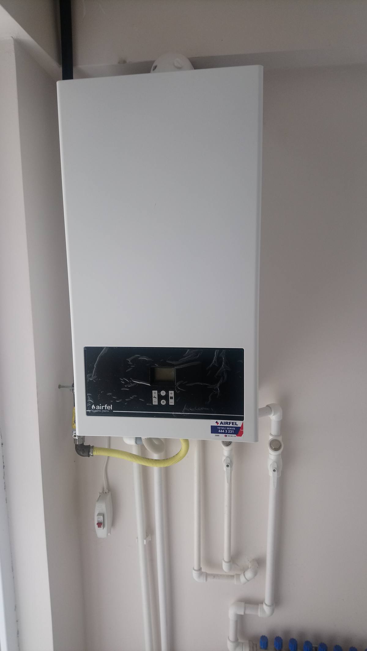 KEMAX EMLAK'TAN MERKEZDE SATIKADINDA KİLERLİ 3+1 DAİRE