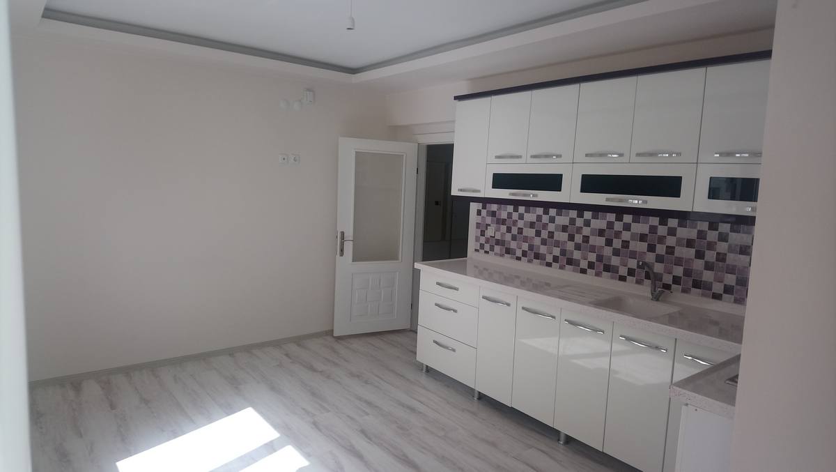 KEMAX EMLAK'TAN MERKEZDE SATIKADINDA KİLERLİ 3+1 DAİRE
